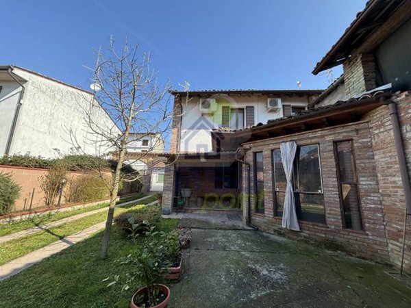 casa indipendente in vendita a Torricella del Pizzo