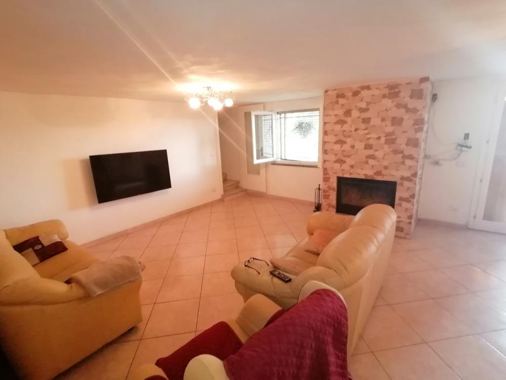 casa indipendente in vendita a Torricella del Pizzo
