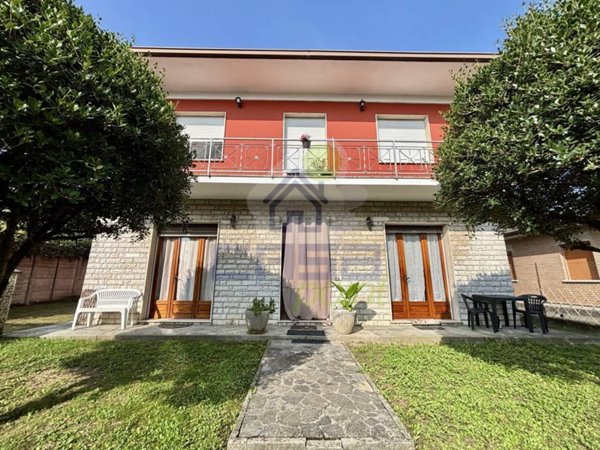 casa indipendente in vendita a Torricella del Pizzo