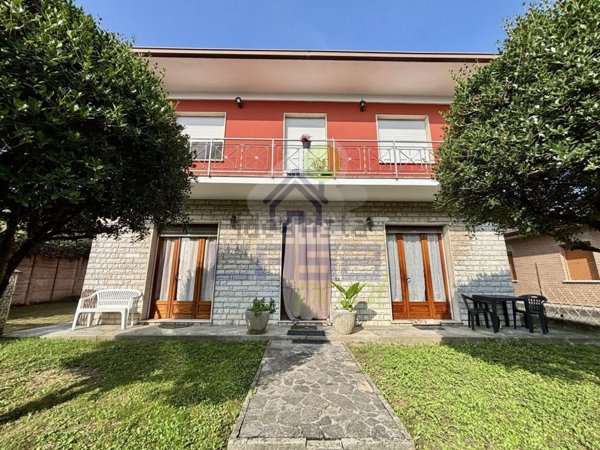 casa indipendente in vendita a Torricella del Pizzo