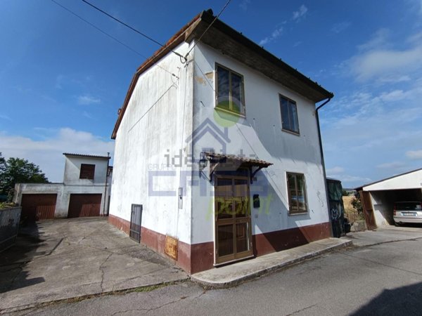 casa indipendente in vendita a Torricella del Pizzo