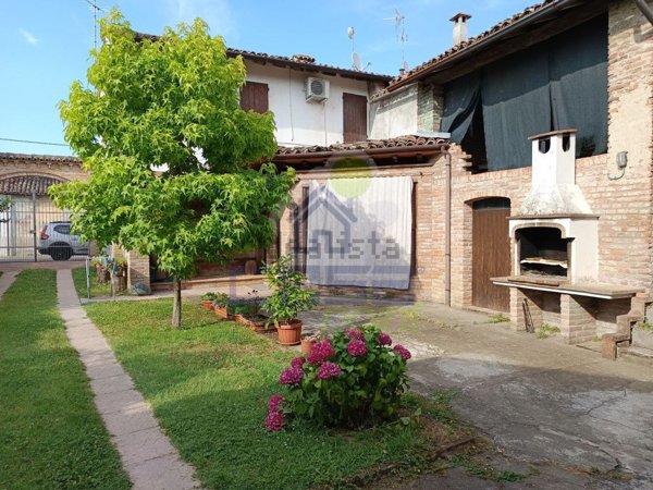 casa indipendente in vendita a Torricella del Pizzo