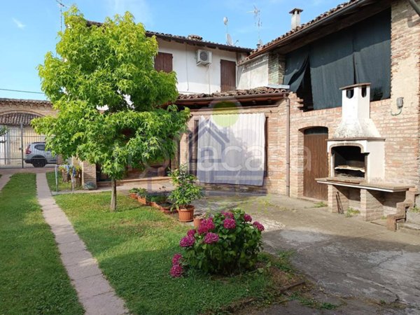 casa indipendente in vendita a Torricella del Pizzo