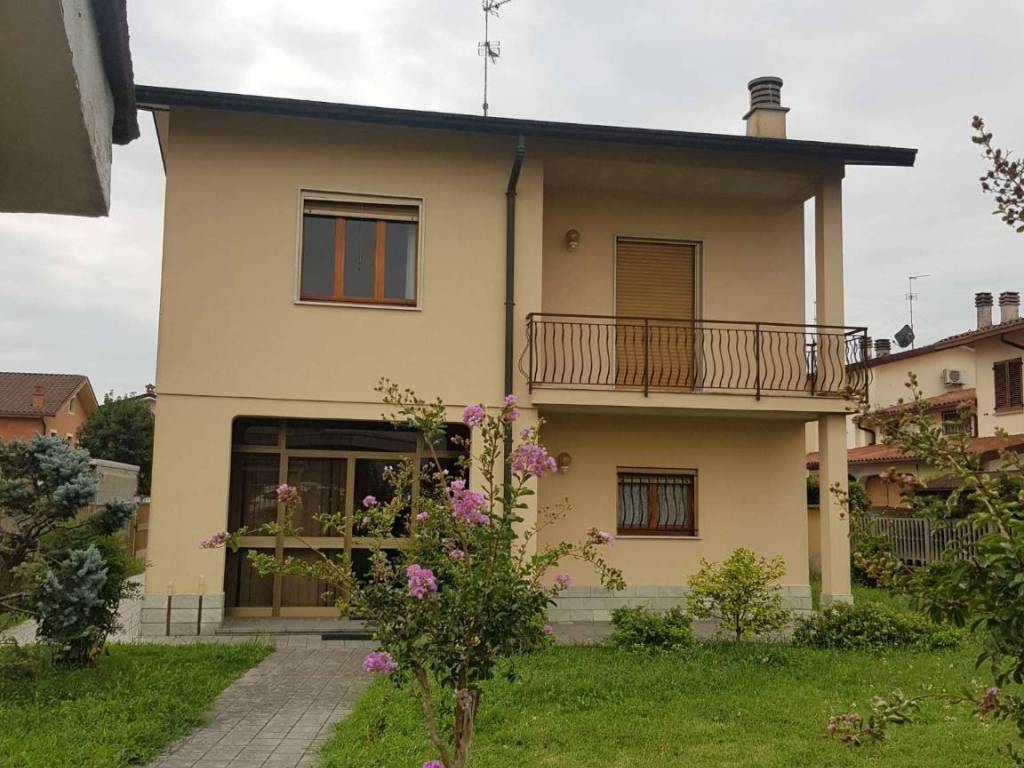 casa indipendente in vendita a Trescore Cremasco