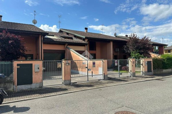 casa indipendente in vendita a Vaiano Cremasco