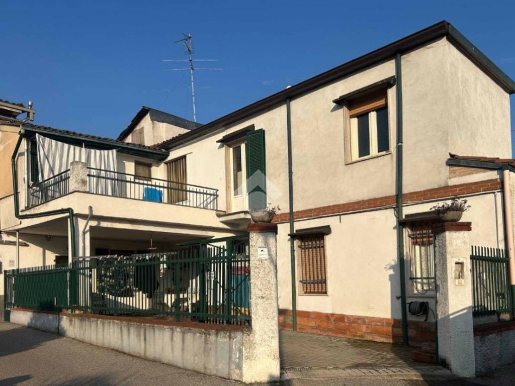 casa indipendente in vendita a Vaiano Cremasco