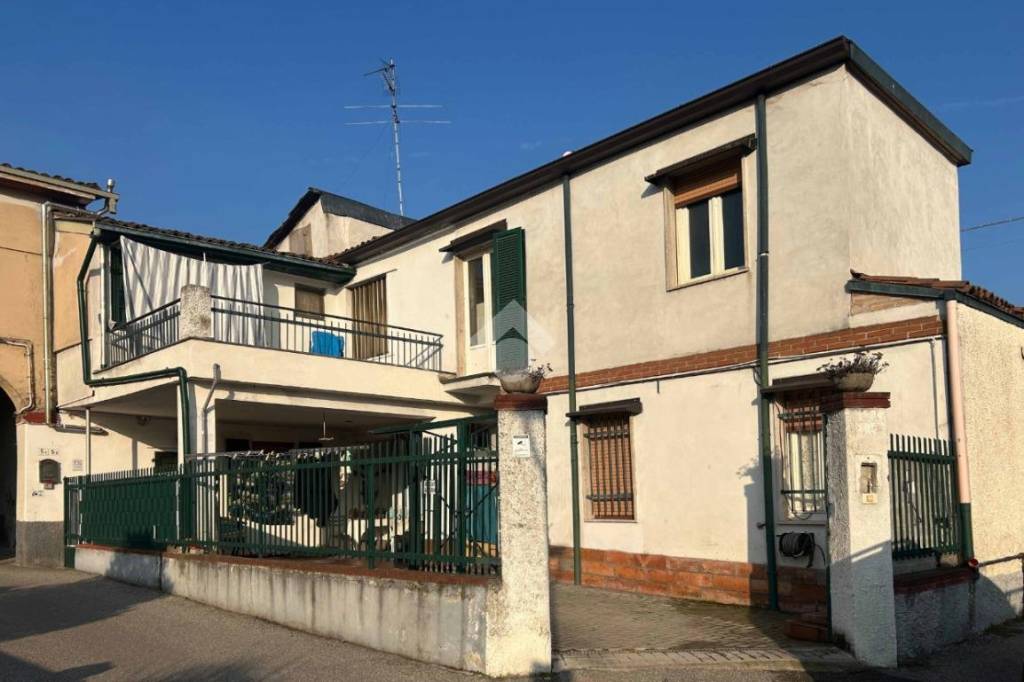 casa indipendente in vendita a Vaiano Cremasco
