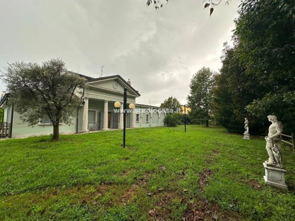 casa indipendente in vendita a Vaiano Cremasco