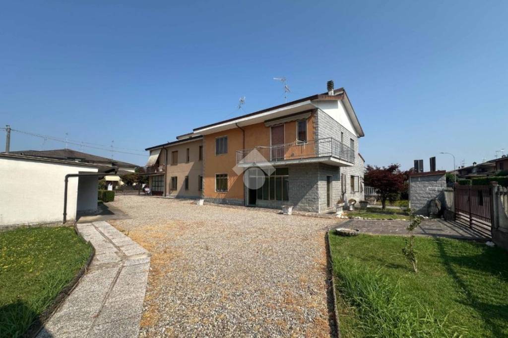 casa indipendente in vendita a Vaiano Cremasco