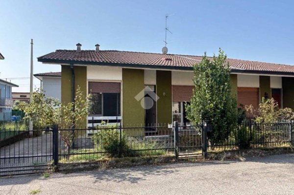 casa indipendente in vendita a Vaiano Cremasco