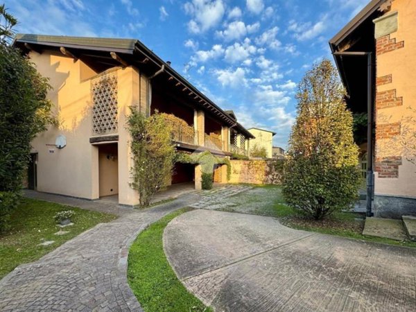 casa indipendente in vendita a Vailate
