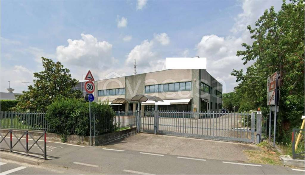 locale commerciale in vendita a Vailate