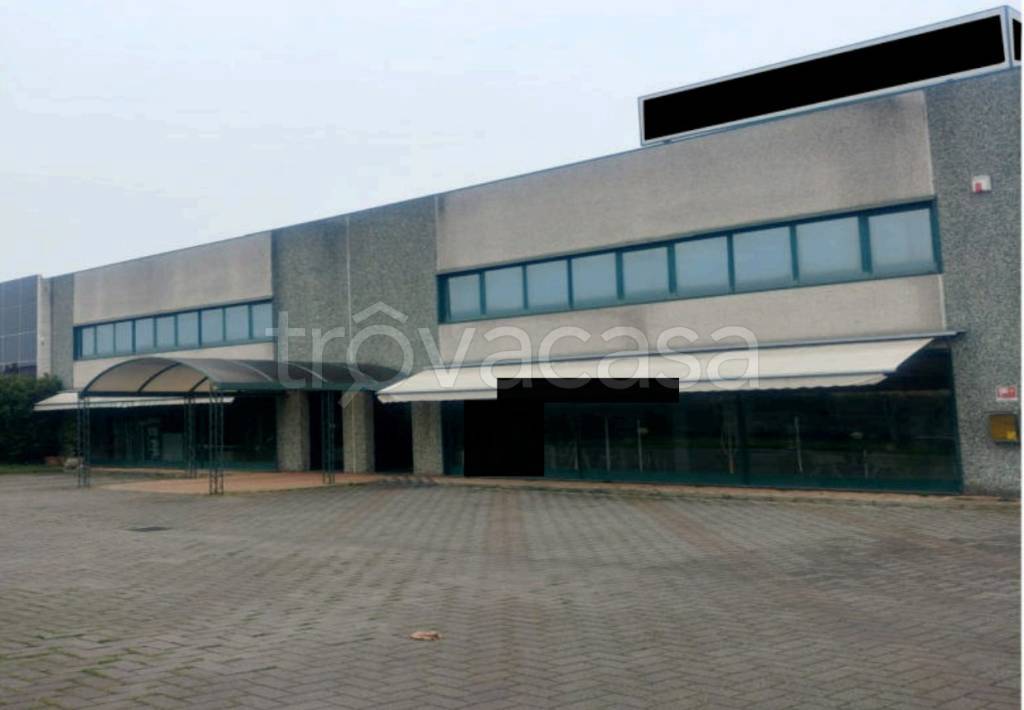 locale commerciale in vendita a Vailate