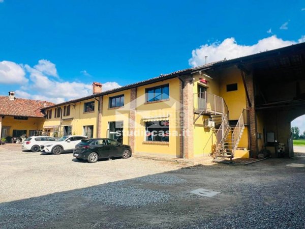 locale commerciale in vendita a Vailate