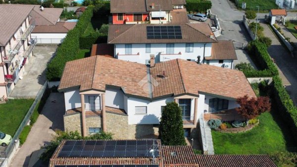 casa indipendente in vendita a Vailate