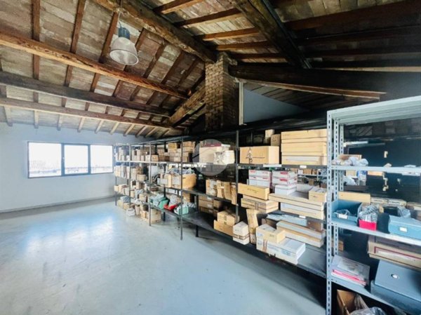 locale commerciale in vendita a Vailate