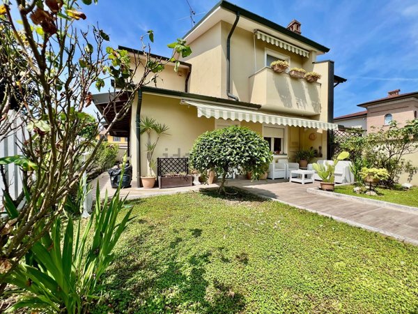 casa indipendente in vendita a Vailate