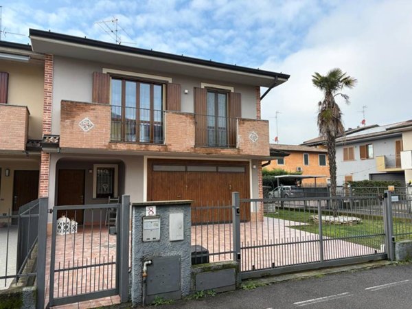 casa indipendente in vendita a Vailate