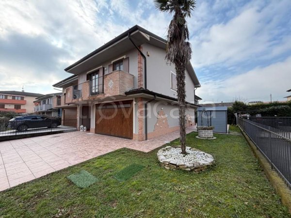 casa indipendente in vendita a Vailate