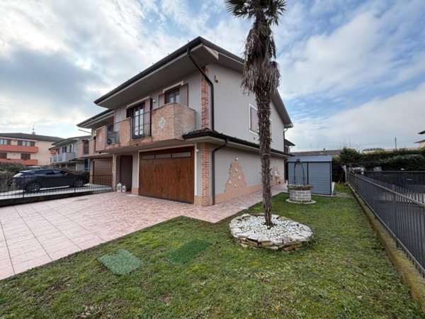 casa indipendente in vendita a Vailate