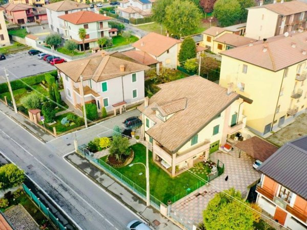 casa indipendente in vendita a Vailate