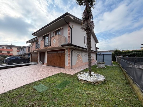 casa indipendente in vendita a Vailate