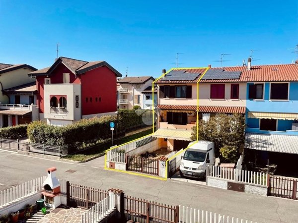 casa indipendente in vendita a Vailate