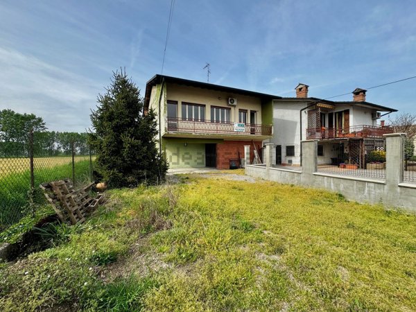 casa indipendente in vendita a Vailate