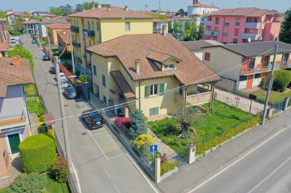 casa indipendente in vendita a Vailate