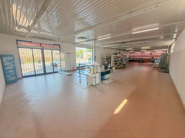 negozio in vendita a Vailate