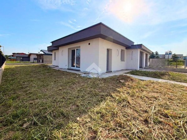 casa indipendente in vendita a Vailate