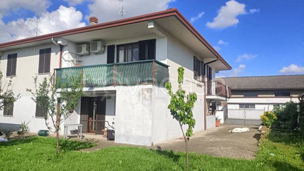 casa indipendente in vendita a Vescovato