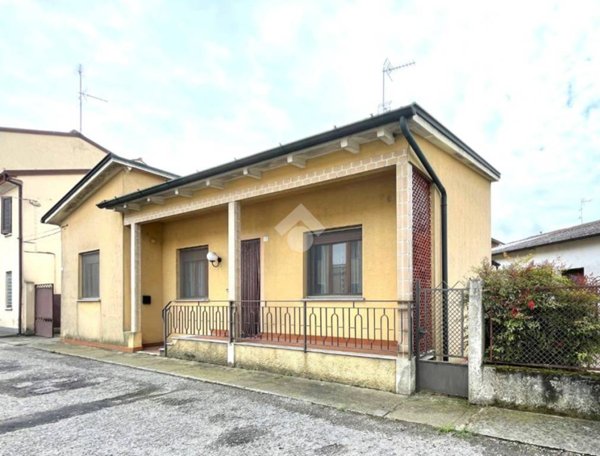 casa indipendente in vendita a Vescovato