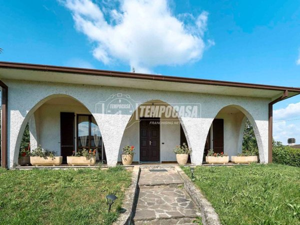 casa indipendente in vendita a Vescovato