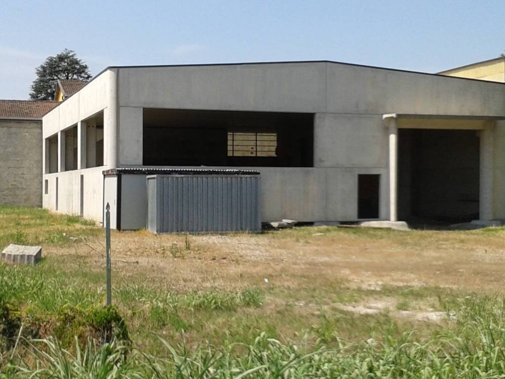 locale commerciale in vendita a Vescovato