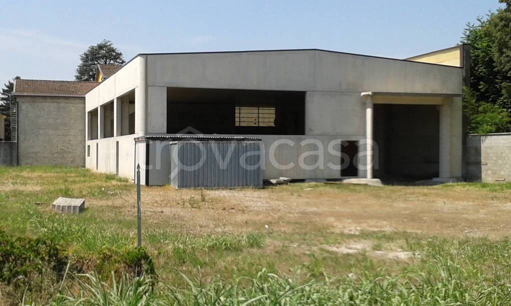 locale commerciale in vendita a Vescovato