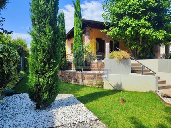 casa indipendente in vendita a Vescovato