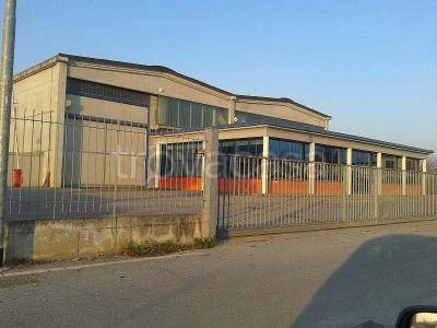 locale commerciale in vendita a Volongo