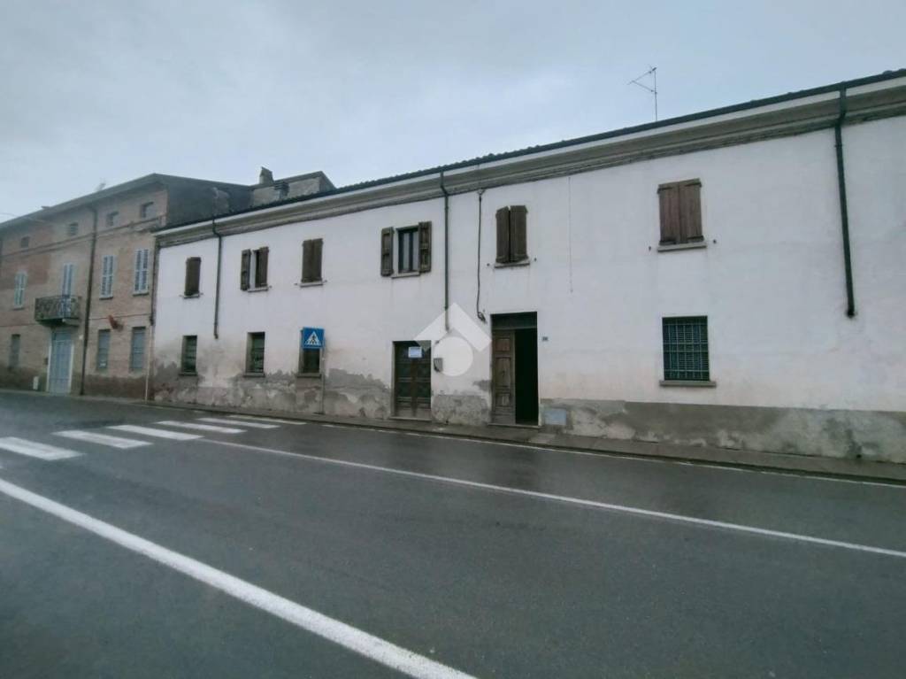casa indipendente in vendita a Volongo