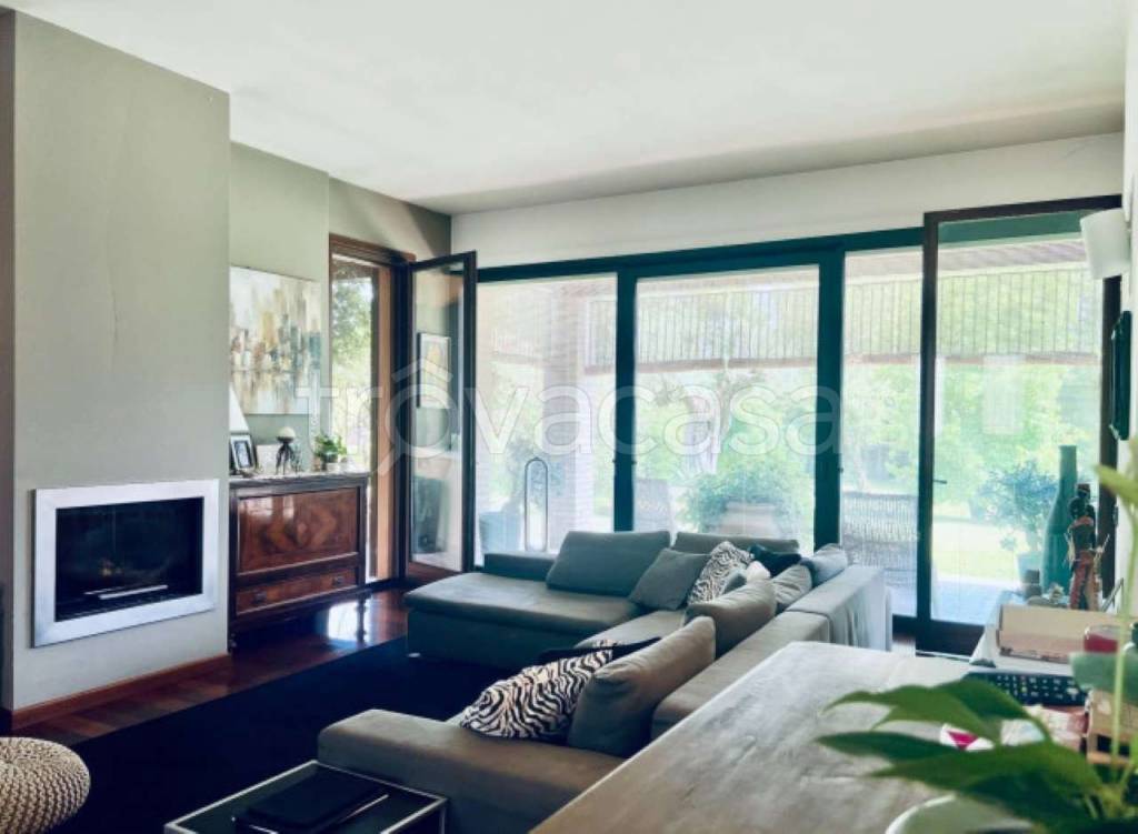 casa indipendente in vendita a Volongo