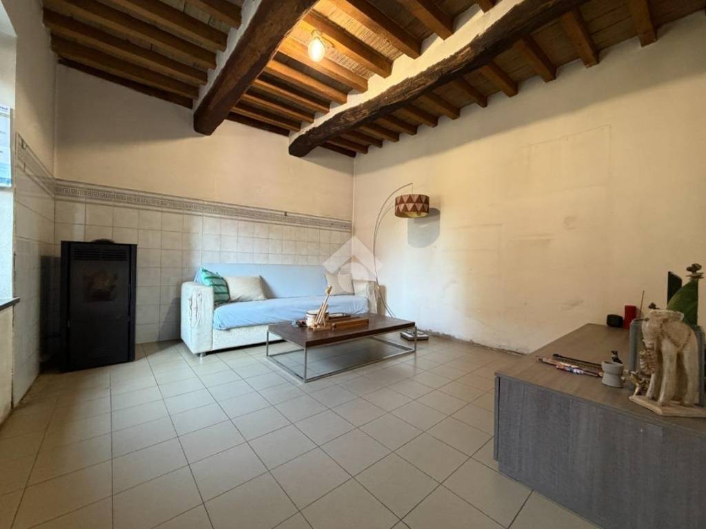 casa indipendente in vendita a Volongo
