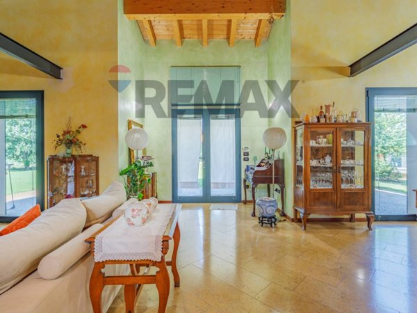 casa indipendente in vendita a Volongo