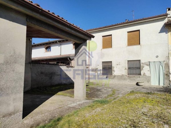 casa indipendente in vendita a Voltido