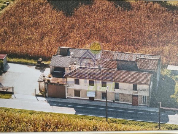 casa indipendente in vendita a Voltido