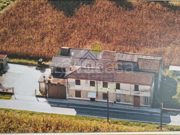 casa indipendente in vendita a Voltido