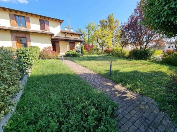 appartamento in vendita a Piadena Drizzona in zona Piadena