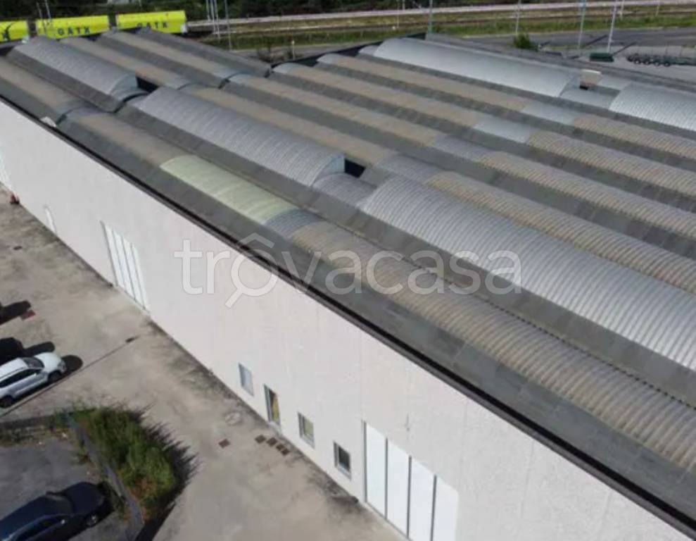 locale commerciale in vendita a Piadena Drizzona