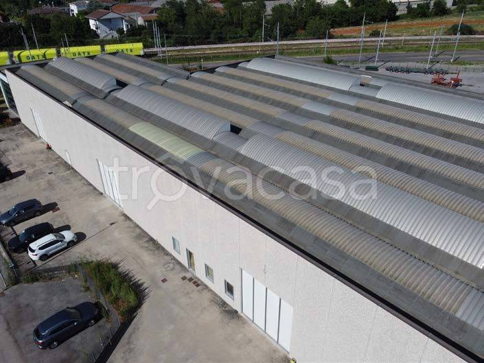 locale commerciale in vendita a Piadena Drizzona