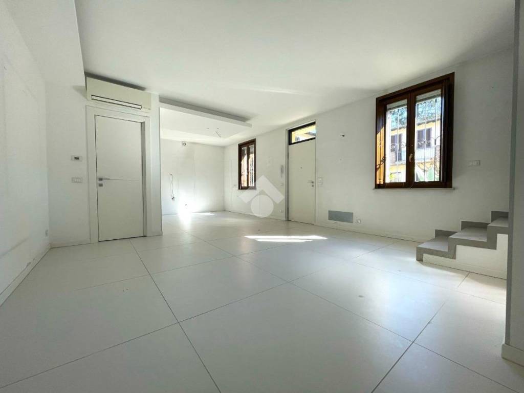 casa indipendente in vendita a Piadena Drizzona in zona Piadena