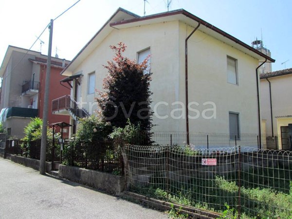 casa indipendente in vendita a Piadena Drizzona in zona Piadena